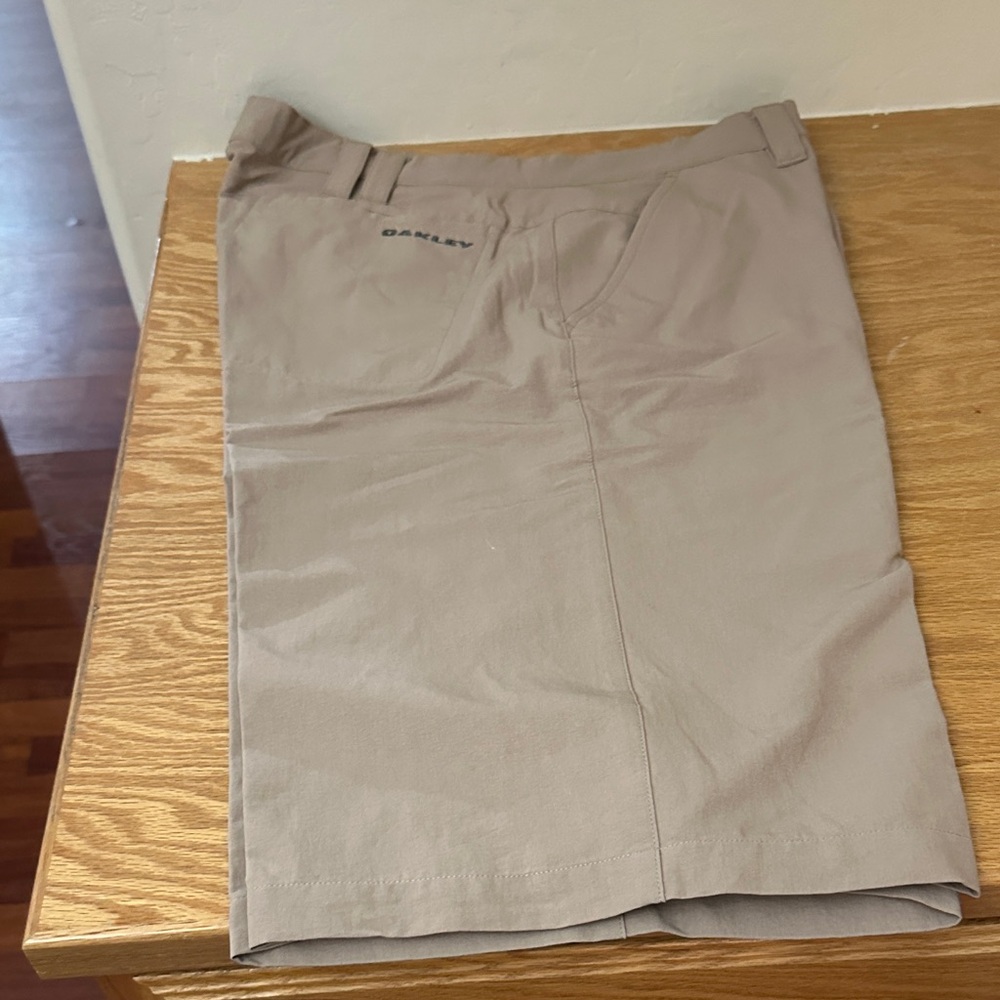 Oakley Men’s Tan Flat-Front Performance Shorts